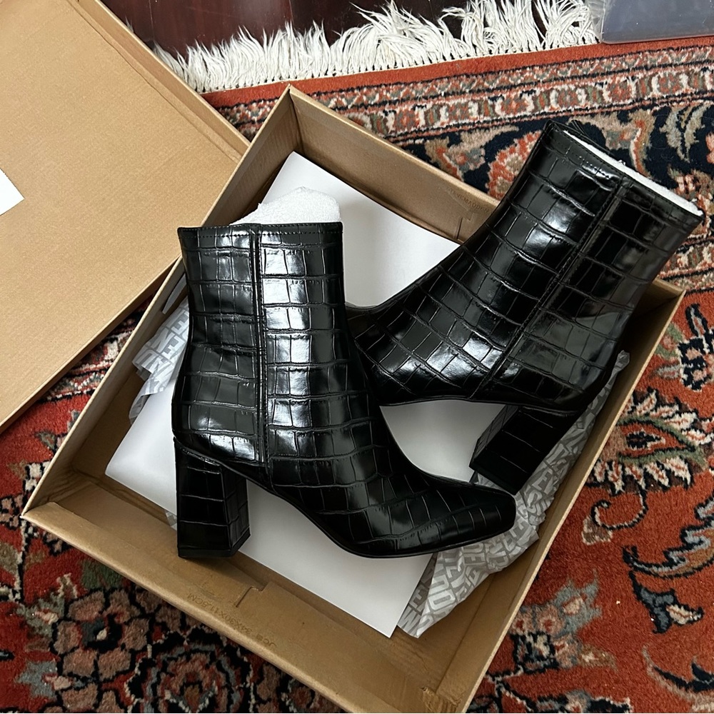 Steve Madden DIVINE BLACK CROCODILE boots